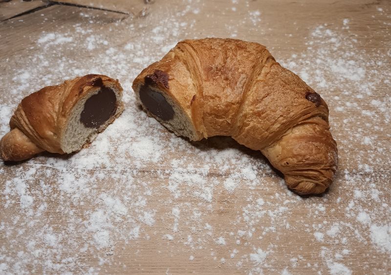Croissant s čokoládou.jpeg
